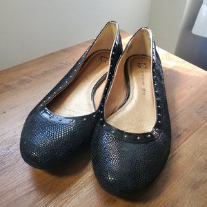 Anne Klein iflex Black leather flats with metal details